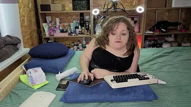 MiniNatalie online show from 12-22-25, 06:21