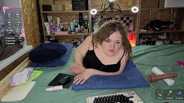 MiniNatalie online show from 12-22-25, 06:27