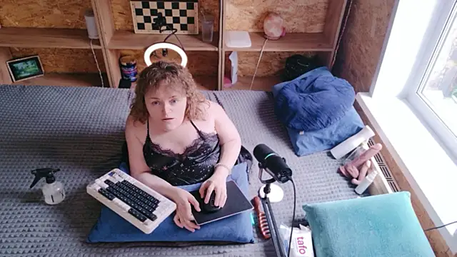 MiniNatalie online show from 05-24-26, 07:57