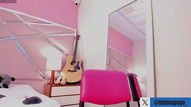 Snapshot of Lunapage chatting on 02-12-25, 05:16 Lunapage online show from 02-12-25, 05:16