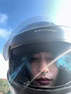 Snapshot of Lunapage chatting on 02-17-25, 12:59 Lunapage online show from 02-17-25, 12:59