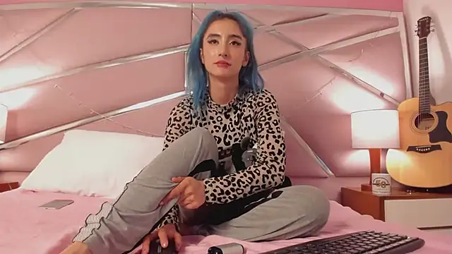 Snapshot of Lunapage chatting on 03-21-25, 04:07 Lunapage online show from 03-21-25, 04:07