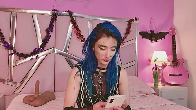 Snapshot of Lunapage chatting on 10-15-25, 08:31 Lunapage online show from 10-15-25, 08:31