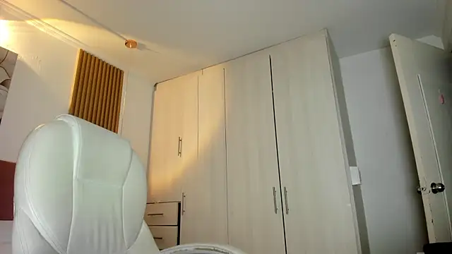 mia nevaeh online show from 04-05-26, 08:39