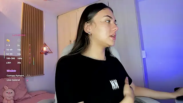 Snapshot of mia_nevaeh chatting on 07-11-26, 08:44 mia nevaeh online show from 07-11-26, 08:44