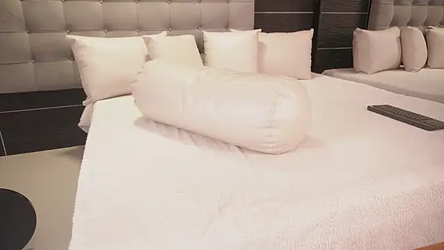 Bella TS  online show from 09-08-25, 10:20