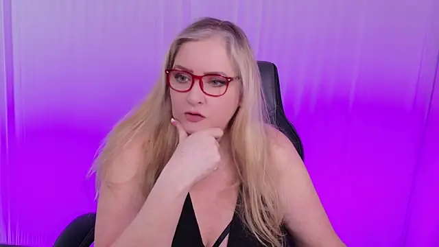 Snapshot of KatDSinclair chatting on 02-18-25, 02:59 KatDSinclair online show from 02-18-25, 02:59