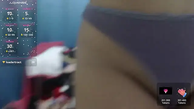 Snapshot of v_violeta chatting on 05-15-26, 11:01 v violeta online show from 05-15-26, 11:01