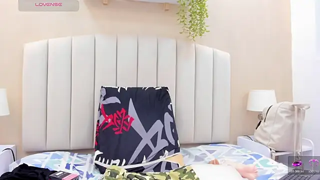 Mia thompson 19 online show from 02-06-26, 10:24