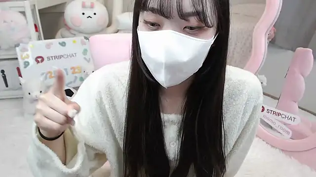 momo room online show from 01-25-25, 04:02