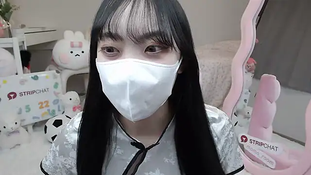 momo room online show from 02-22-25, 10:07