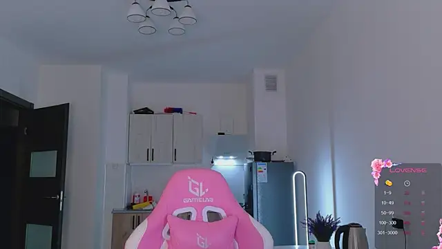 Snapshot of cinnabon_girls chatting on 04-15-26, 06:04 cinnabon girls online show from 04-15-26, 06:04