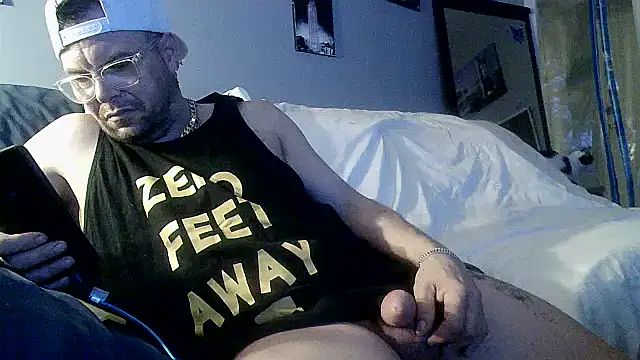 Snapshot of Vinyboy69 chatting on 05-06-26, 06:30 Vinyboy69 online show from 05-06-26, 06:30
