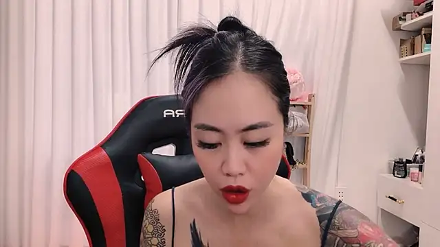 Snapshot of witch-39 chatting on 04-18-26, 04:05 witch-39 online show from 04-18-26, 04:05