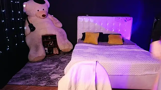 Snapshot of LitaBrom chatting on 11-14-25, 02:21 LitaBrom online show from 11-14-25, 02:21