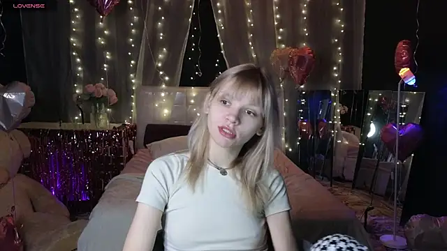 Snapshot of LitaBrom chatting on 02-21-26, 10:49 LitaBrom online show from 02-21-26, 10:49