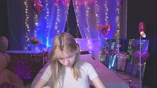 Snapshot of LitaBrom chatting on 02-22-26, 10:03 LitaBrom online show from 02-22-26, 10:03