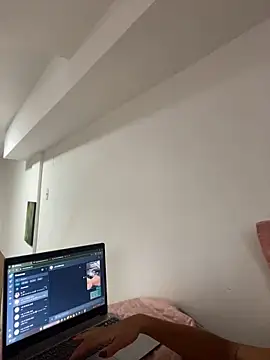 Snapshot of Pinkhotbaby chatting on 02-11-25, 04:46 Pinkhotbaby online show from 02-11-25, 04:46