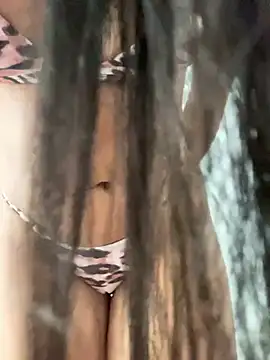 Snapshot of Pinkhotbaby chatting on 02-27-25, 04:53 Pinkhotbaby online show from 02-27-25, 04:53