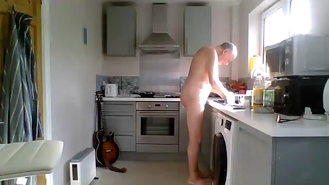 Snapshot of jimmybenido chatting on 06-10-26, 04:39 jimmybenido online show from 06-10-26, 04:39