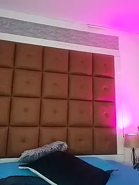 ELLA KELLY online show from 10-28-25, 12:09