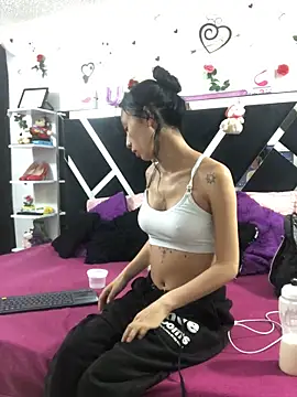 Snapshot of 1lovelygirls chatting on 09-19-25, 12:06 1lovelygirls online show from 09-19-25, 12:06