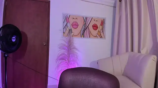 Snapshot of StarMilf chatting on 10-03-25, 12:24 StarMilf online show from 10-03-25, 12:24