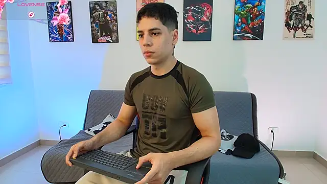 jonathanjoestar  online show from 04-15-26, 09:48