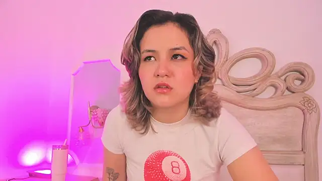 Sara  Williams online show from 11-23-25, 04:01