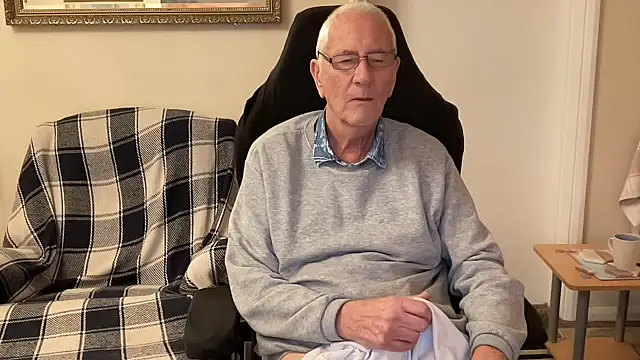 cutaboverest online show from 11-15-25, 06:04