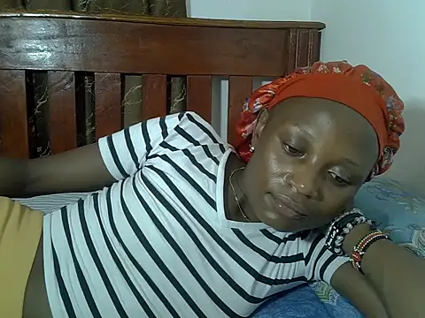 Snapshot of SpicyPetite chatting on 05-21-26, 12:12 SpicyPetite online show from 05-21-26, 12:12