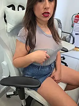 Snapshot of GatitaXD27 chatting on 02-27-26, 10:15 GatitaXD27 online show from 02-27-26, 10:15