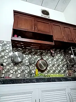    Erin    online show from 10-25-25, 03:47