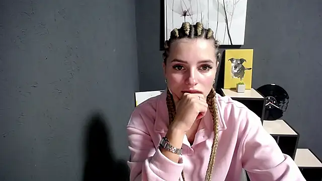 lady olivia  online show from 10-14-25, 03:35