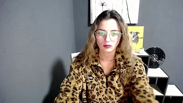 lady olivia  online show from 10-29-25, 05:14