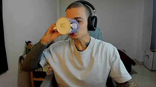 Snapshot of Balo_lovers chatting on 03-11-25, 03:02 Balo lovers online show from 03-11-25, 03:02