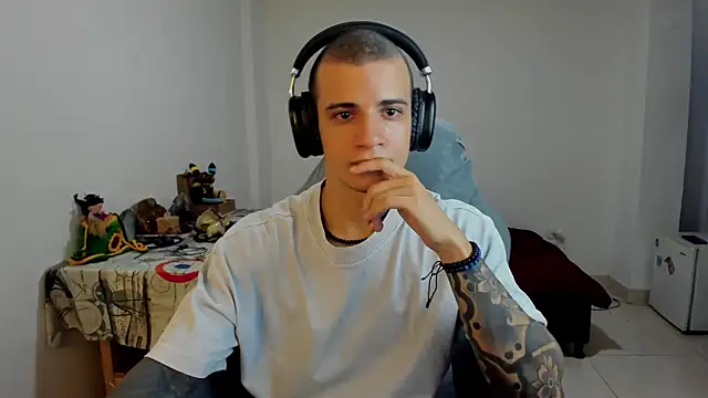 Snapshot of Balo_lovers chatting on 03-11-25, 06:19 Balo lovers online show from 03-11-25, 06:19