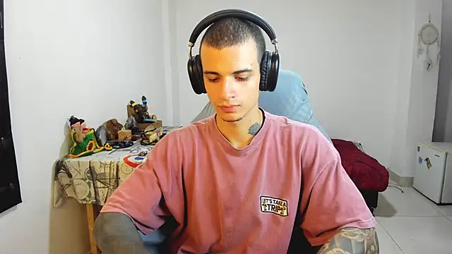 Snapshot of Balo_lovers chatting on 03-17-25, 08:09 Balo lovers online show from 03-17-25, 08:09