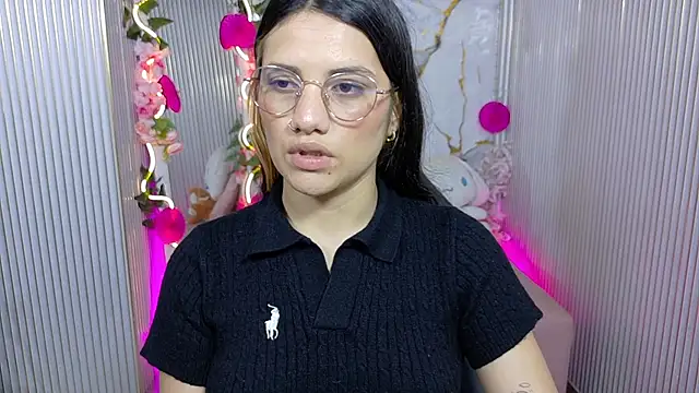 Snapshot of Chiara_tay chatting on 06-12-26, 07:13 Chiara tay online show from 06-12-26, 07:13