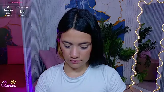 Snapshot of Chiara_tay chatting on 07-01-26, 11:56 Chiara tay online show from 07-01-26, 11:56