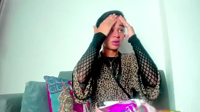 meghanSusexx online show from 12-15-25, 06:39