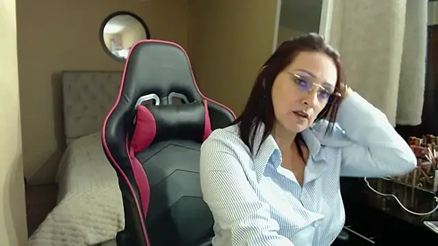 Carol Scottt online show from 04-14-26, 08:04