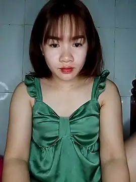 Snapshot of Lini_Ery chatting on 03-07-25, 02:56 Lini Ery online show from 03-07-25, 02:56