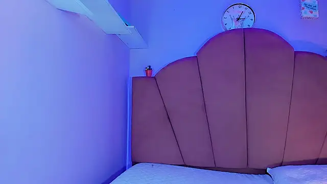 ValeriaAguilar online show from 09-12-25, 09:26