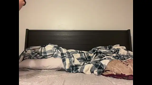 Snapshot of QueenLolaX chatting on 10-08-25, 03:15 QueenLolaX online show from 10-08-25, 03:15