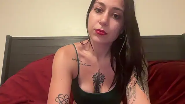 Snapshot of QueenLolaX chatting on 10-10-25, 03:49 QueenLolaX online show from 10-10-25, 03:49