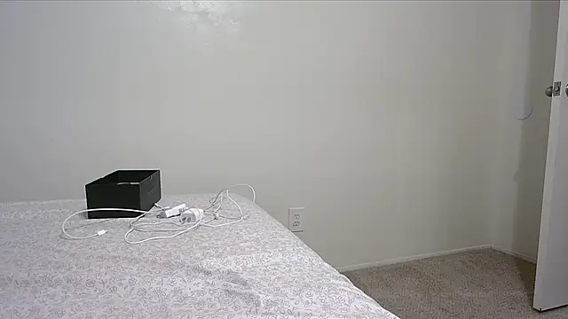 Snapshot of QueenLolaX chatting on 11-03-25, 06:36 QueenLolaX online show from 11-03-25, 06:36