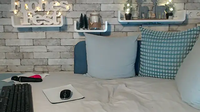 Snapshot of DirtyTina chatting on 12-02-24, 03:03 DirtyTina online show from 12-02-24, 03:03