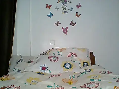 Oliviia  online show from 10-16-25, 12:22