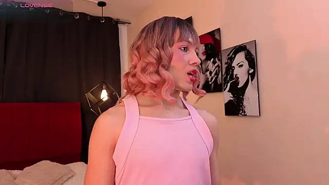 Megan Do Santos online show from 10-20-25, 08:42